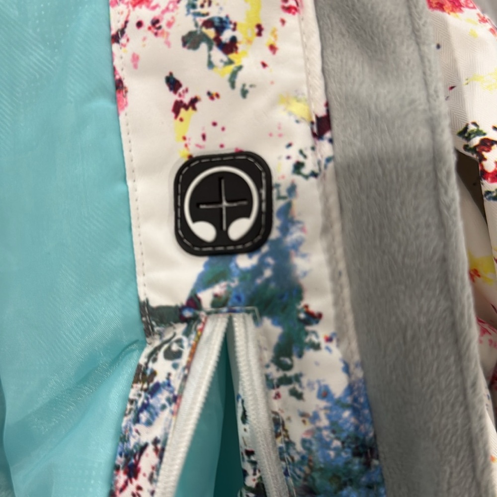 Women’s Ski Jacket with removable hood. - Picture 8 of 8